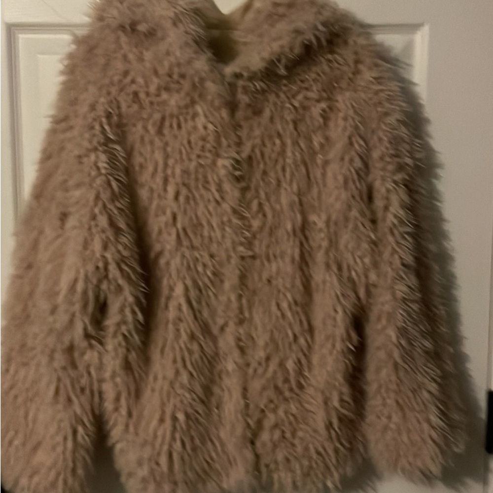 Kori Plush Faux Fur Jacket in Beige